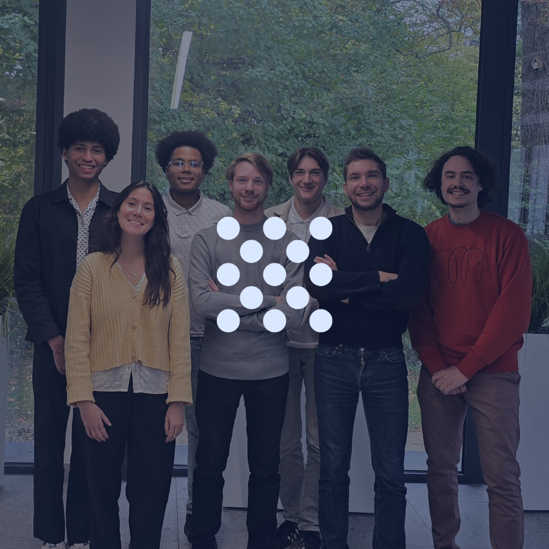 Équipe de recherche AlphaEdge en collaboration